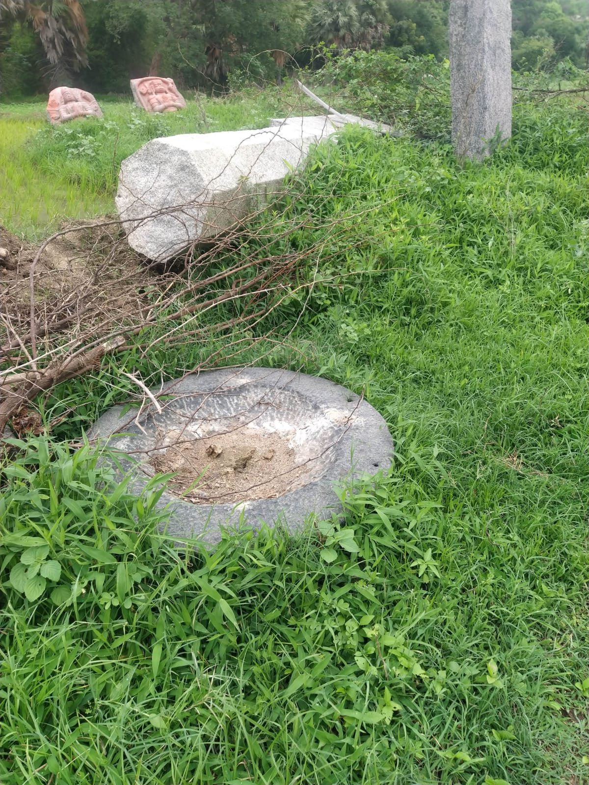 The fallen pillar and its scattered stone base